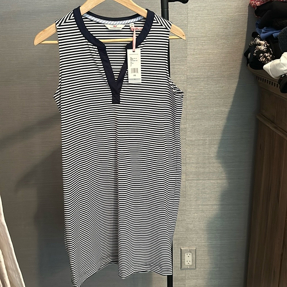 Vineyard Vines NWT striped sankaty shift dress. XS. Swim like material.